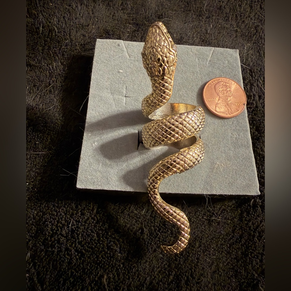 Fashion jewelry Snake ring sz 5.5 with crystal eyes adjustable